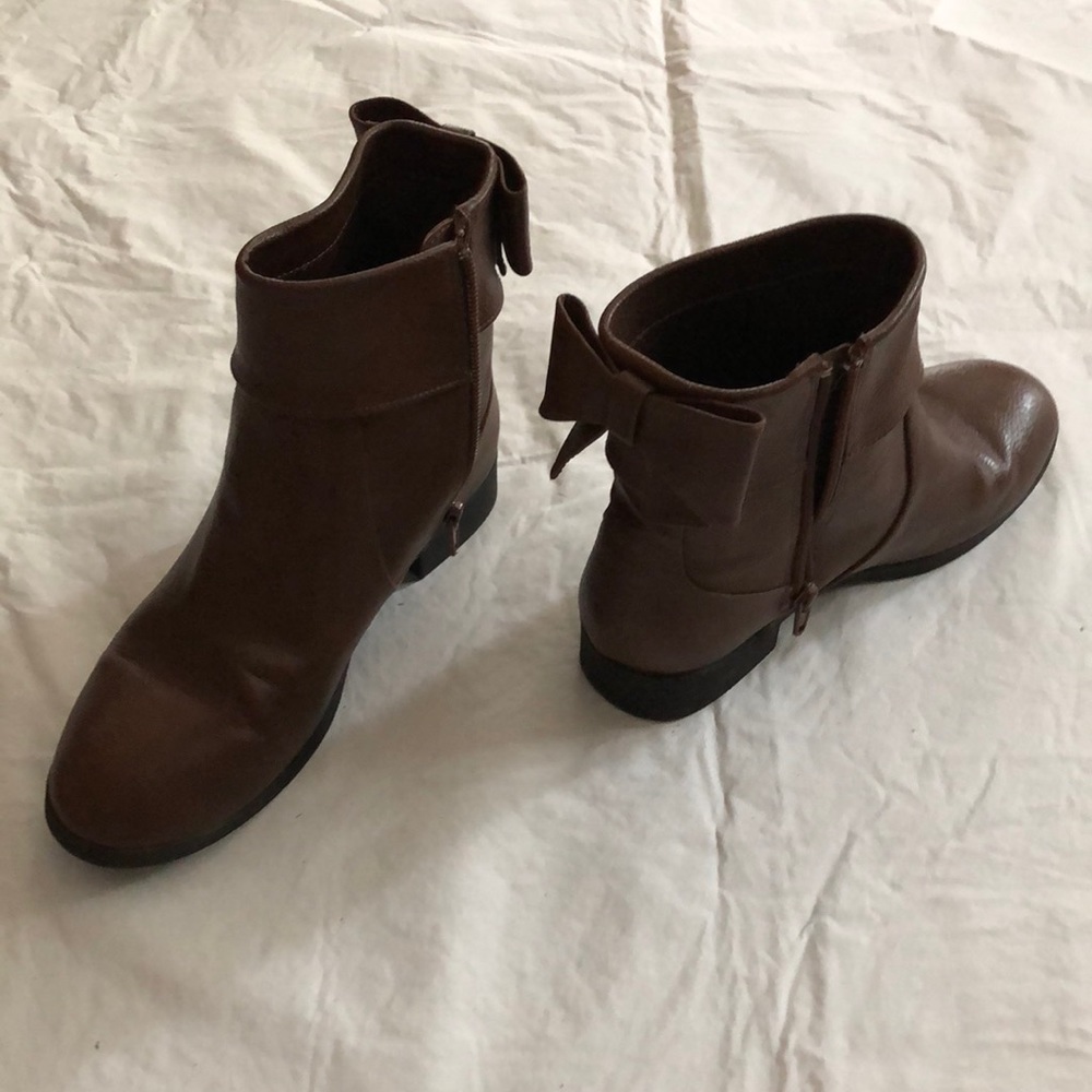 Girls brown boots